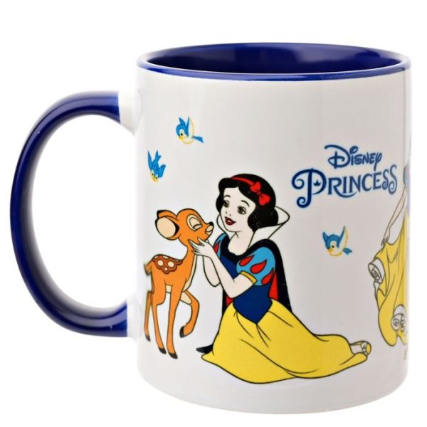 Llena tus mañanas y tus tardes de sonrisas y un poco de magia Disney con esta taza de cerámica de uno de los personajes más icónicos: Blancanieves.